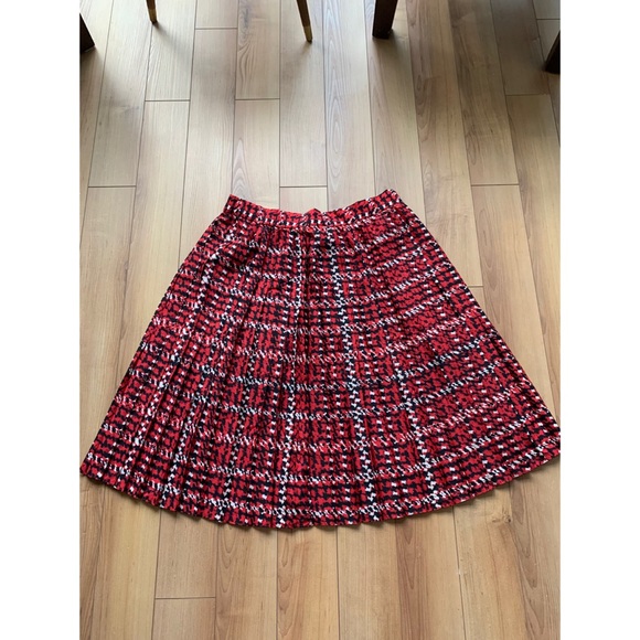 Pleated Houndstooth Skirt - Picture 2 of 3
